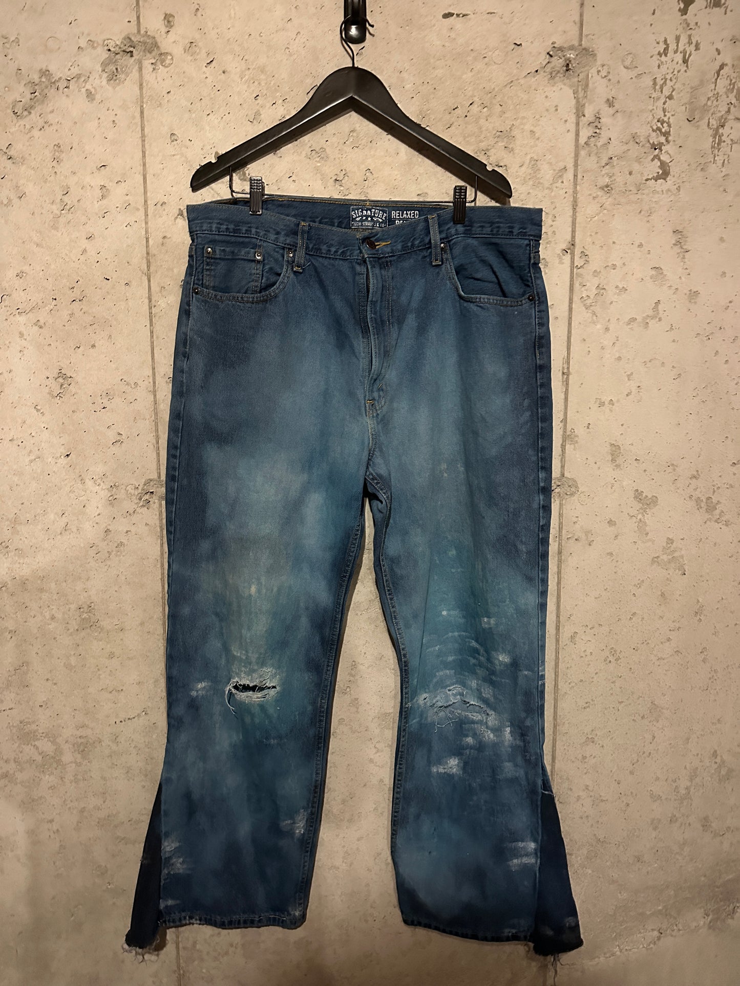 Distressed Baggy Jeans